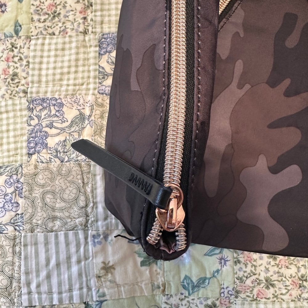 Stella & Dot Lady Boss Tote Bag- Black Camo with Rose Gold Accents - Picture 11 of 14